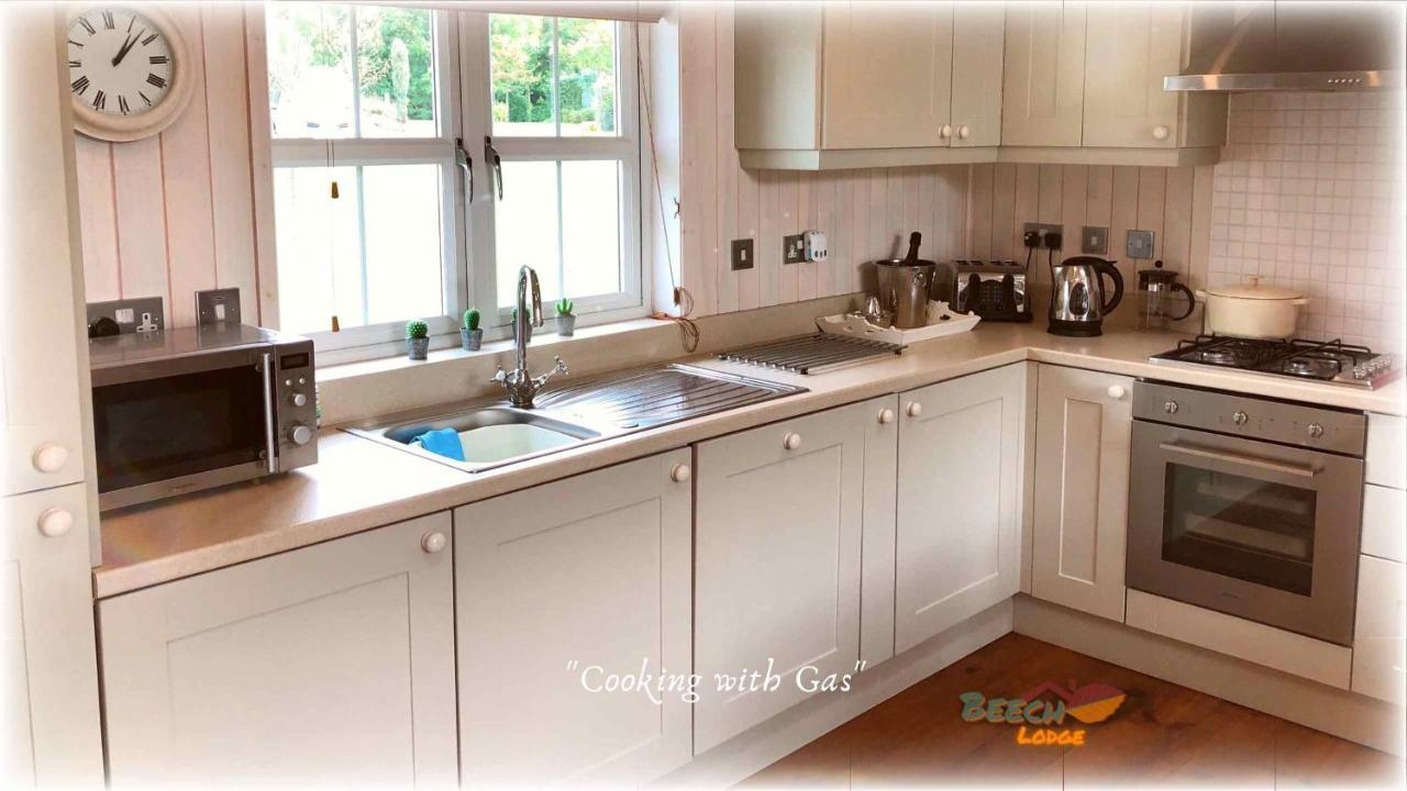 Holiday Lettings Beech - Stunning 6-bed King Derby